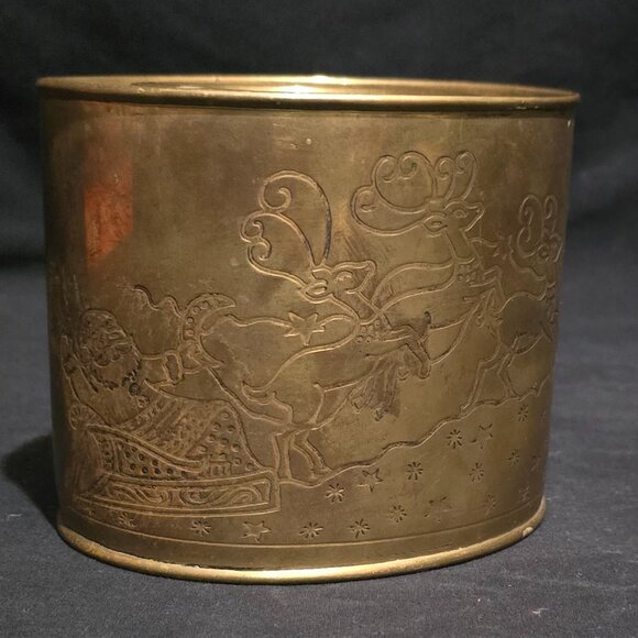 Vintage Brass SANTA SLED Tea Container - 5" x 4" x 4" - Picture 1 of 9